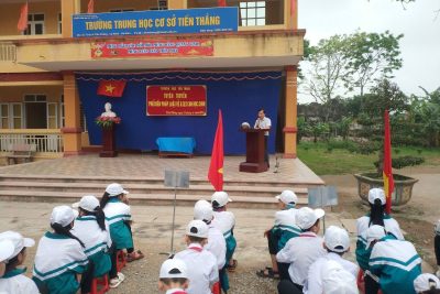 Tuyên truyền phổ biến pháp luật về an toàn giao thông cho học sinh